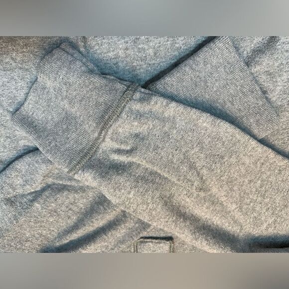 Men’s XL Hollister Sweatshirt - Small hole - Picture 5 of 9